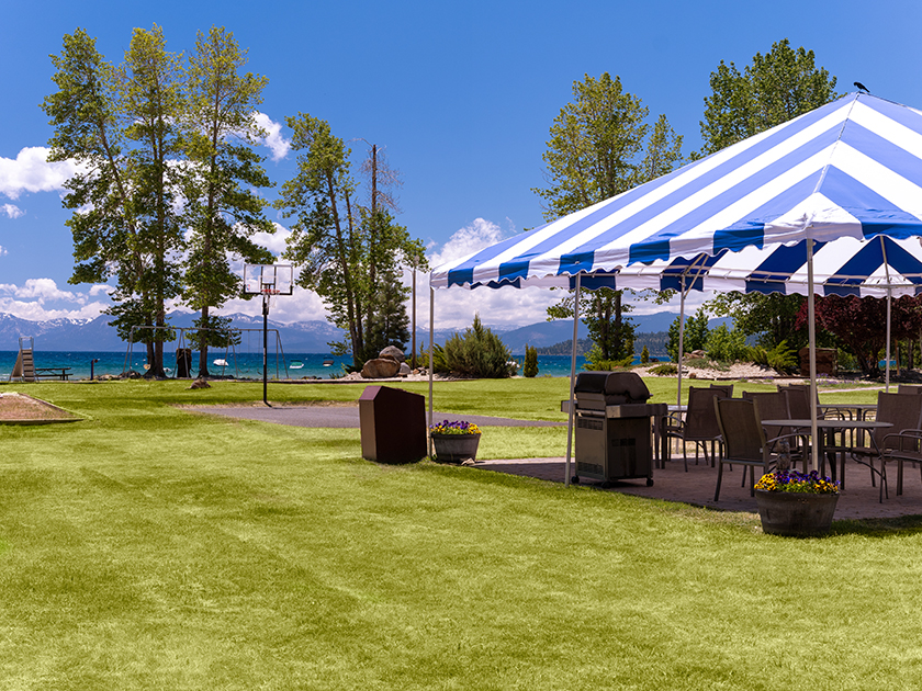Tahoe Sands Resort barbecue and courtyard area with basketball hoop